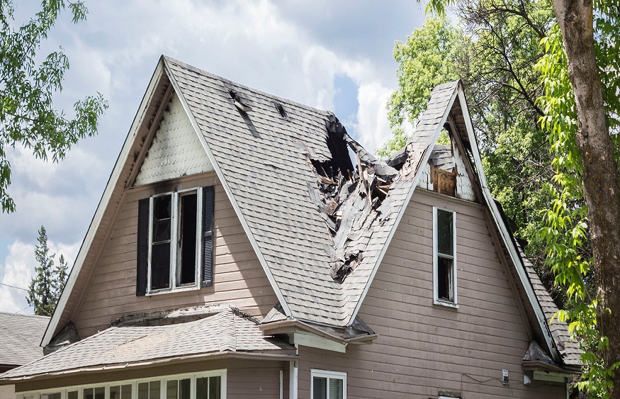 Reroofing In High-Wind Areas: Resilience And Safety
